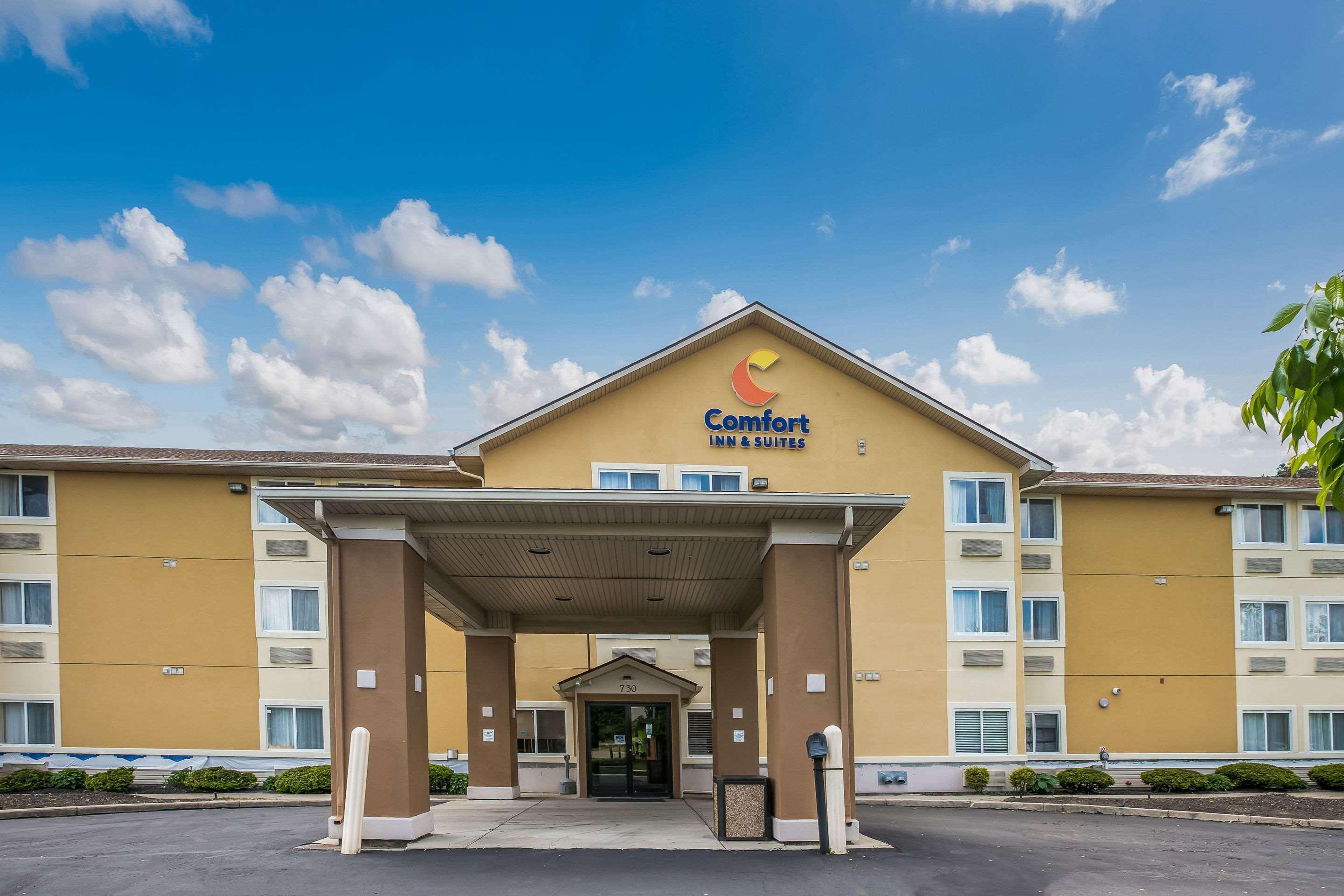 Comfort Inn & Suites Fairborn Near Wright Patterson Afb Exterior photo