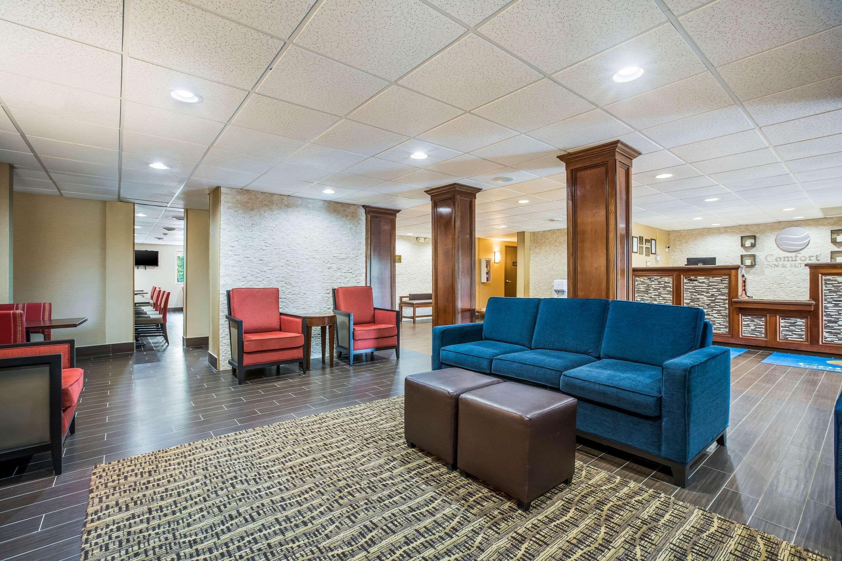 Comfort Inn & Suites Fairborn Near Wright Patterson Afb Exterior photo