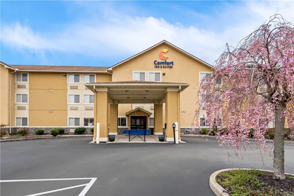 Comfort Inn & Suites Fairborn Near Wright Patterson Afb Exterior photo