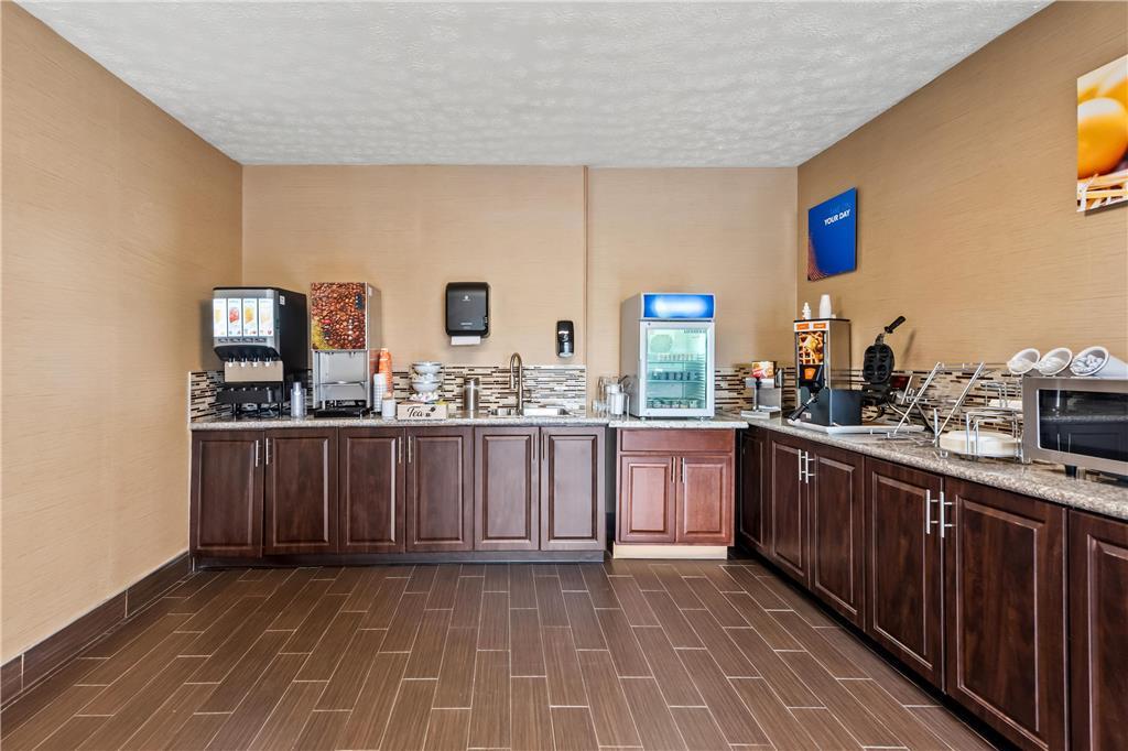 Comfort Inn & Suites Fairborn Near Wright Patterson Afb Restaurant photo