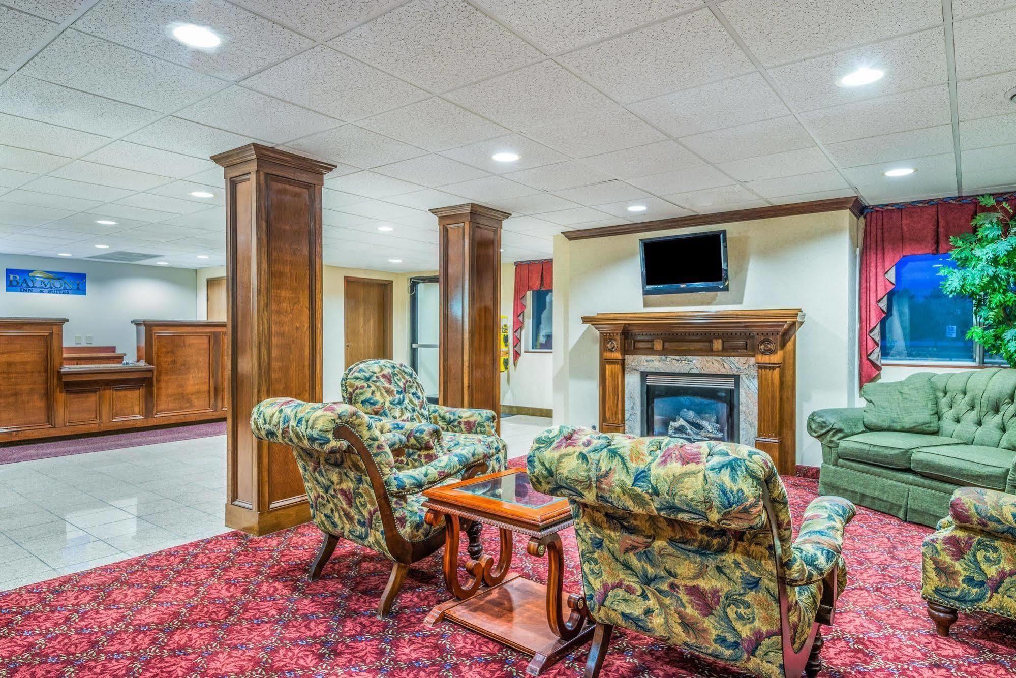 Comfort Inn & Suites Fairborn Near Wright Patterson Afb Exterior photo