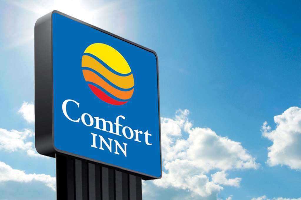 Comfort Inn & Suites Fairborn Near Wright Patterson Afb Exterior photo